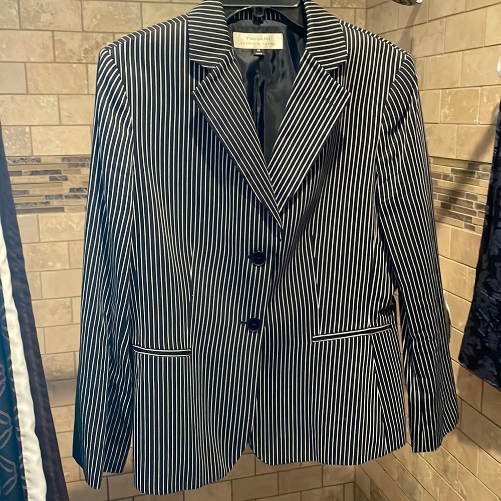 Tahari, 14, blue and white pin stripe blazer, lined